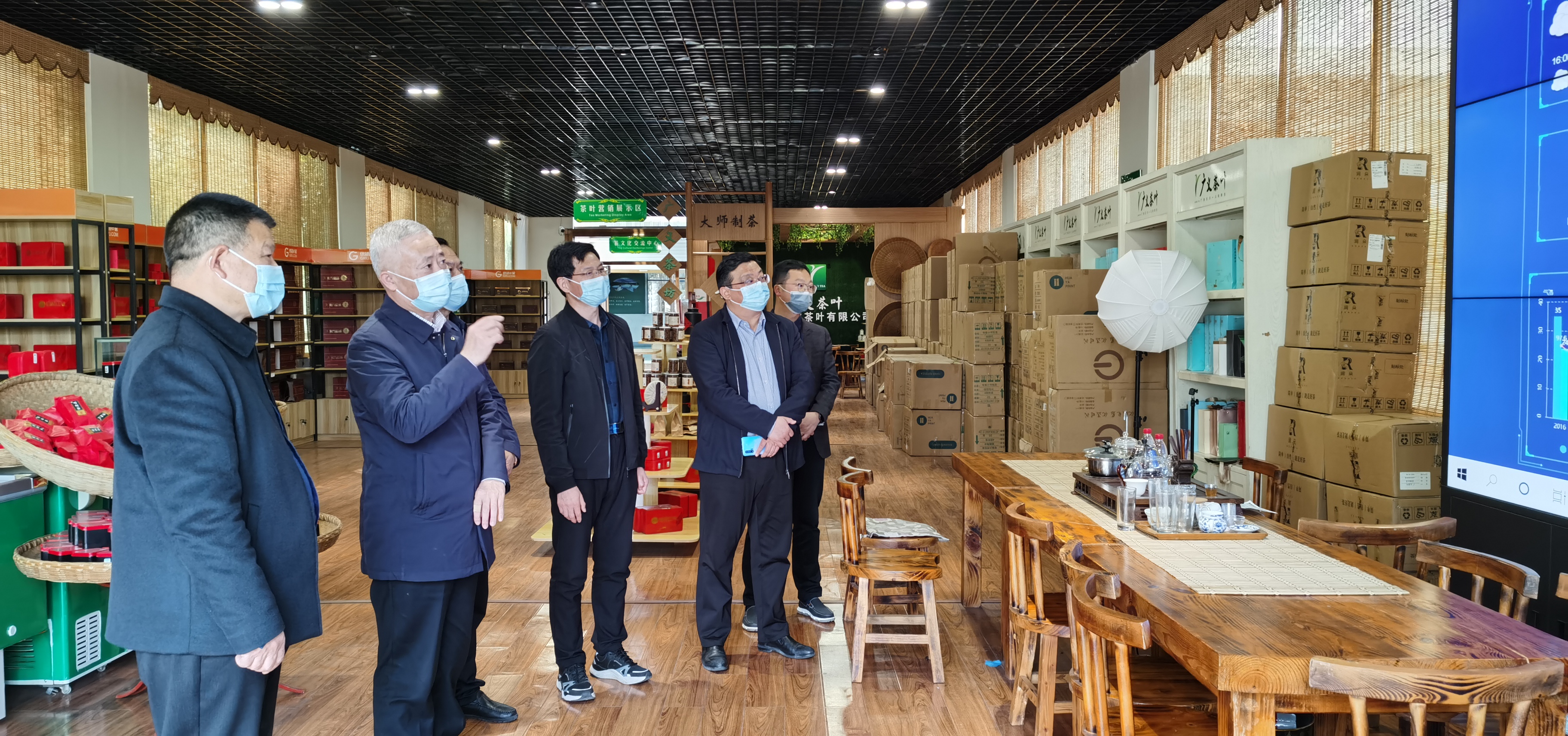 2022年4月1日，信陽市胡亞才市長來廣義茶印象園，關心春茶生產，指導春茶生產工作